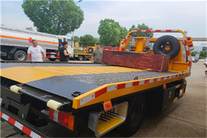 北湖附近拖车电话号码服务